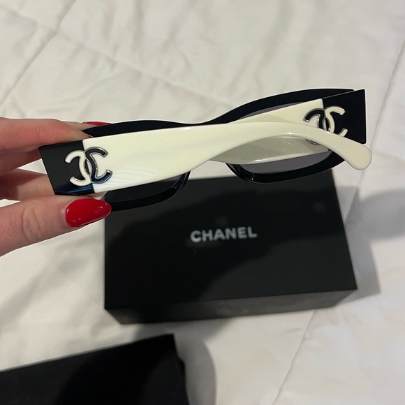 CHANEL Black and white square Sunglasses - Picture 1 of 14